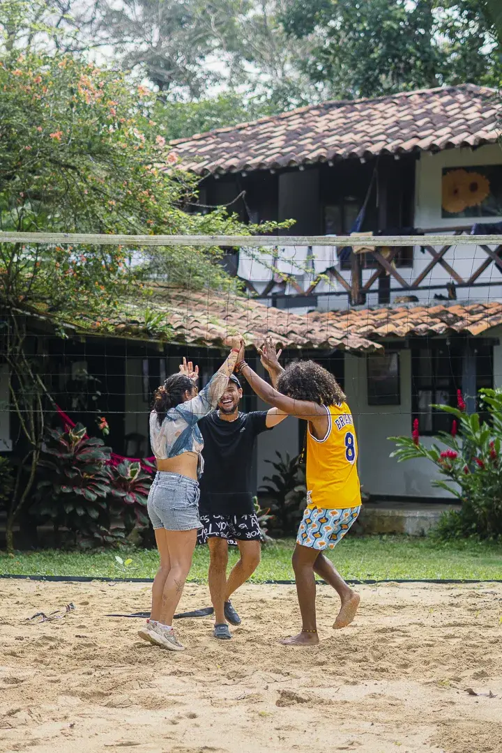 Voleibol en la arena, ambiente juvenil
