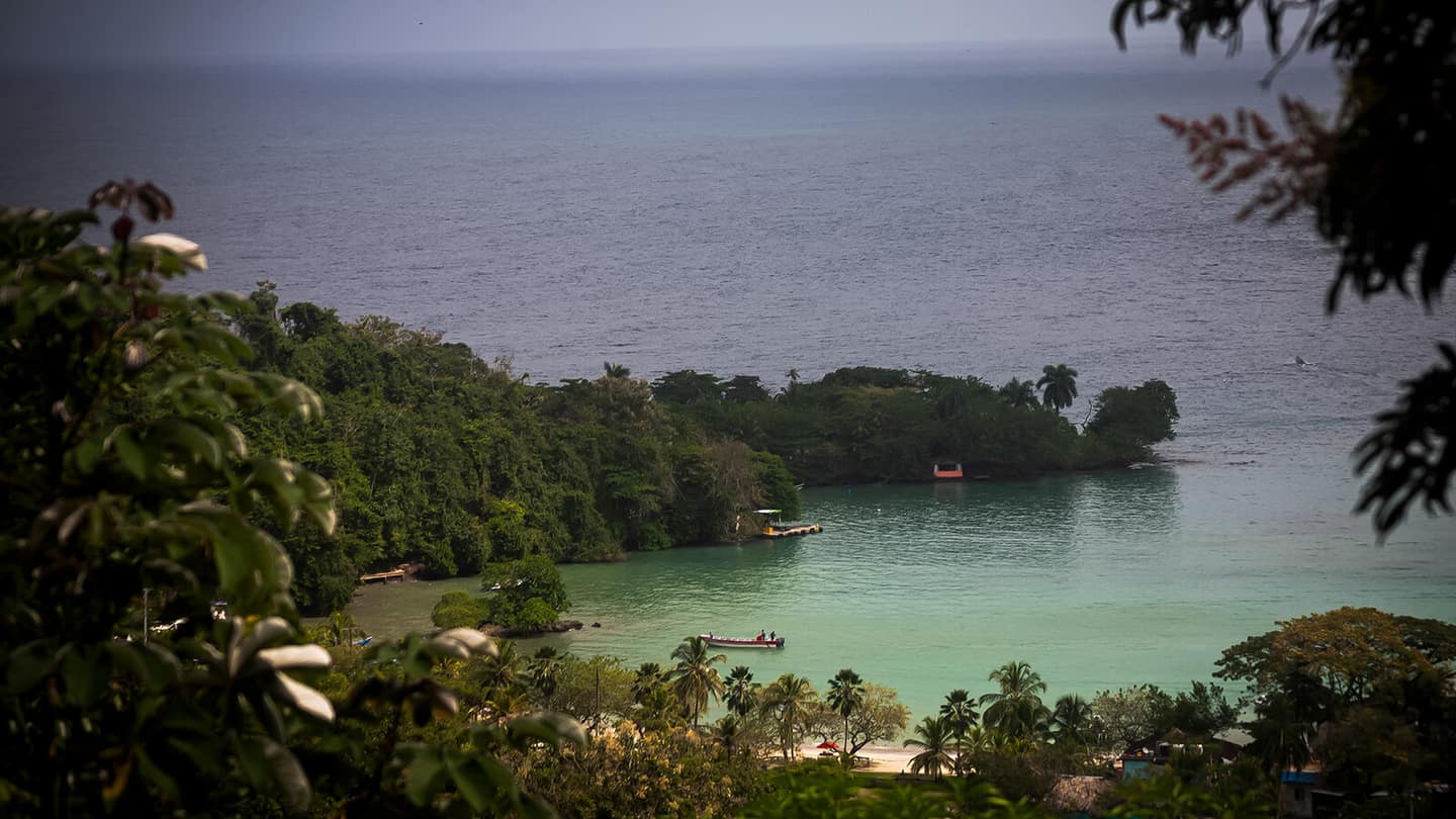 Bahía Aguacate desde Capurganá: a pie o en lancha